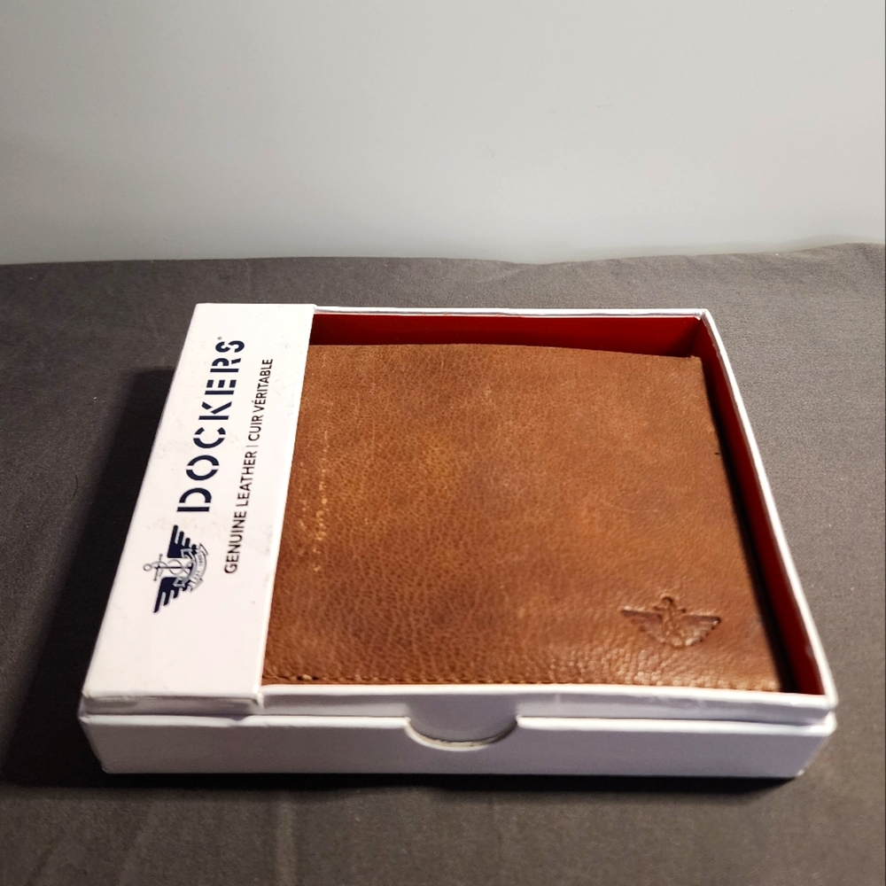 Dockers wallet